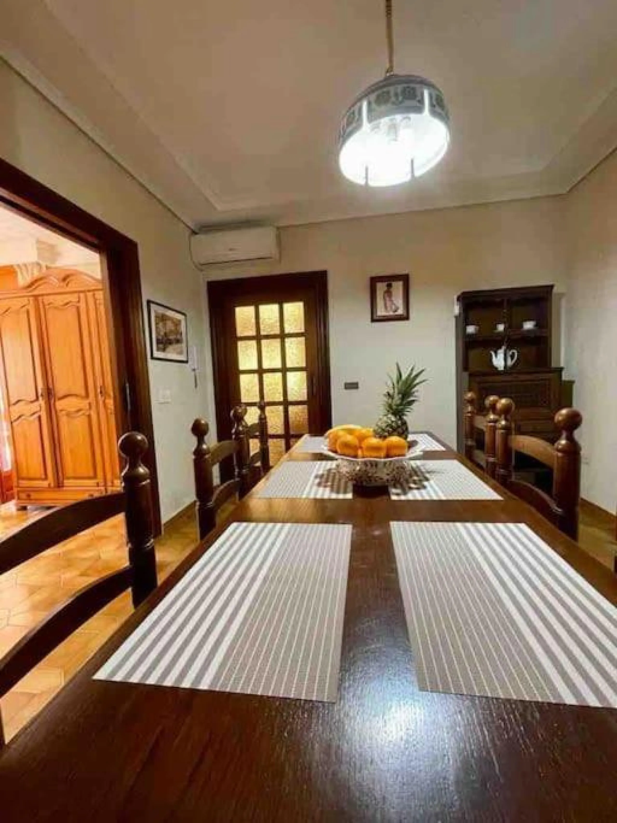 VILLA EN ORIHUELA COSTA A 500 METROS DE LA PLAYA. 4 DORM. 3 BAÑOS. PARCELA 1.145M2.