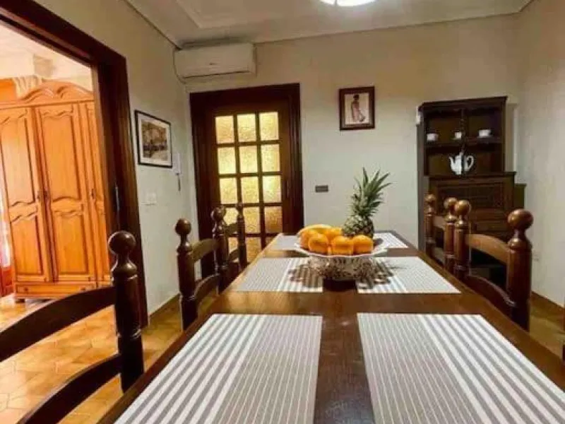 VILLA EN ORIHUELA COSTA A 500 METROS DE LA PLAYA. 4 DORM. 3 BAÑOS. PARCELA 1.145M2.