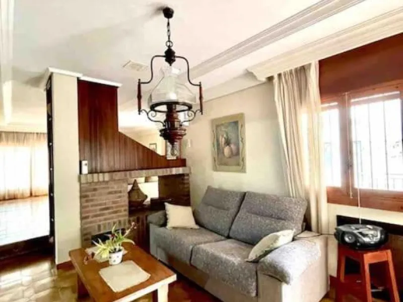 VILLA EN ORIHUELA COSTA A 500 METROS DE LA PLAYA. 4 DORM. 3 BAÑOS. PARCELA 1.145M2.