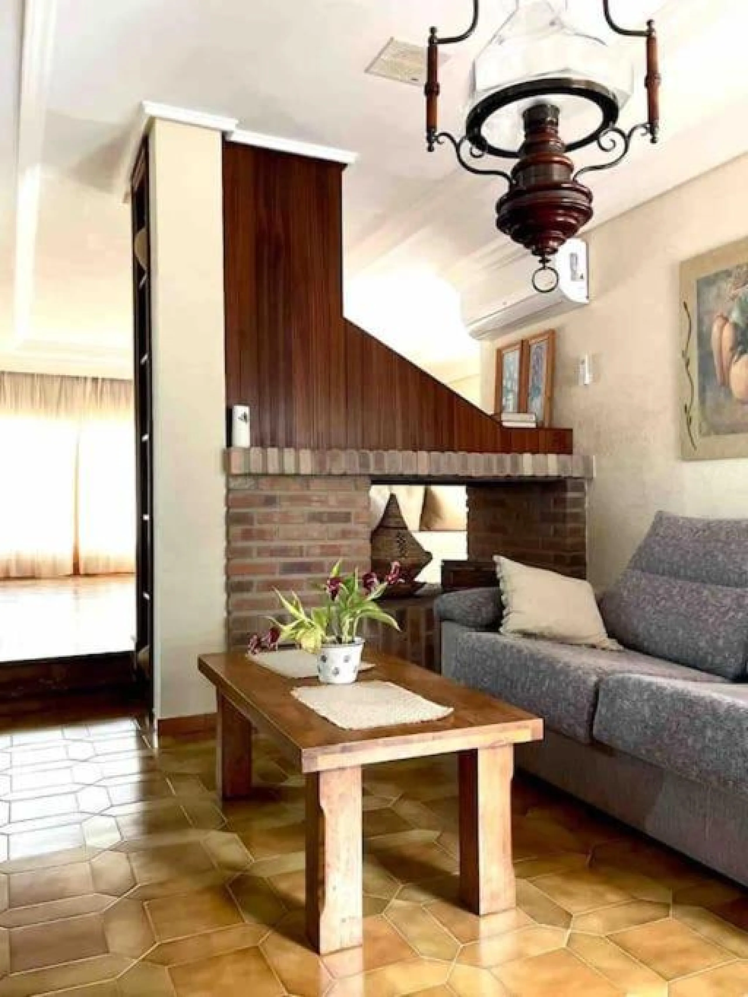 VILLA EN ORIHUELA COSTA A 500 METROS DE LA PLAYA. 4 DORM. 3 BAÑOS. PARCELA 1.145M2.