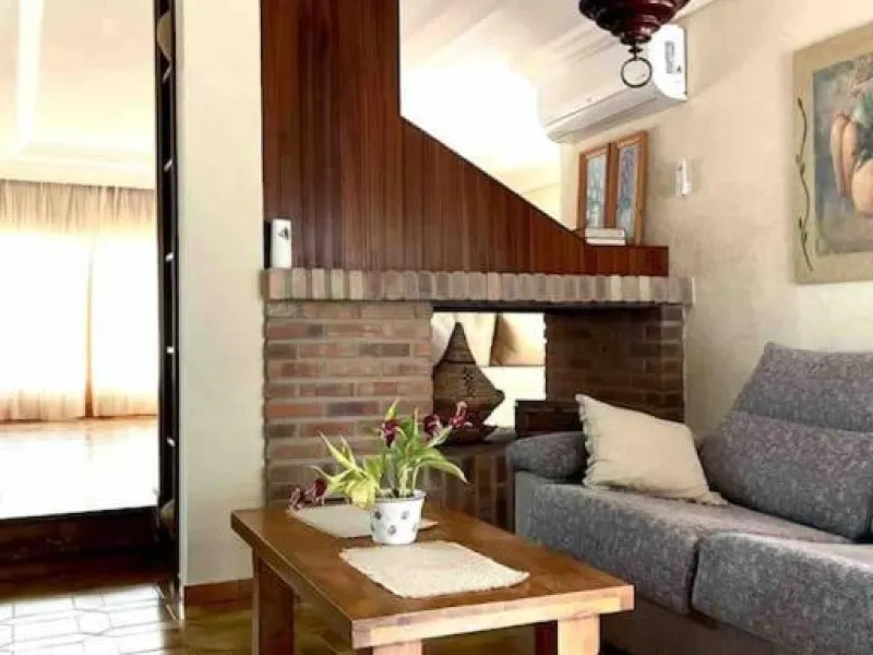 VILLA EN ORIHUELA COSTA A 500 METROS DE LA PLAYA. 4 DORM. 3 BAÑOS. PARCELA 1.145M2.