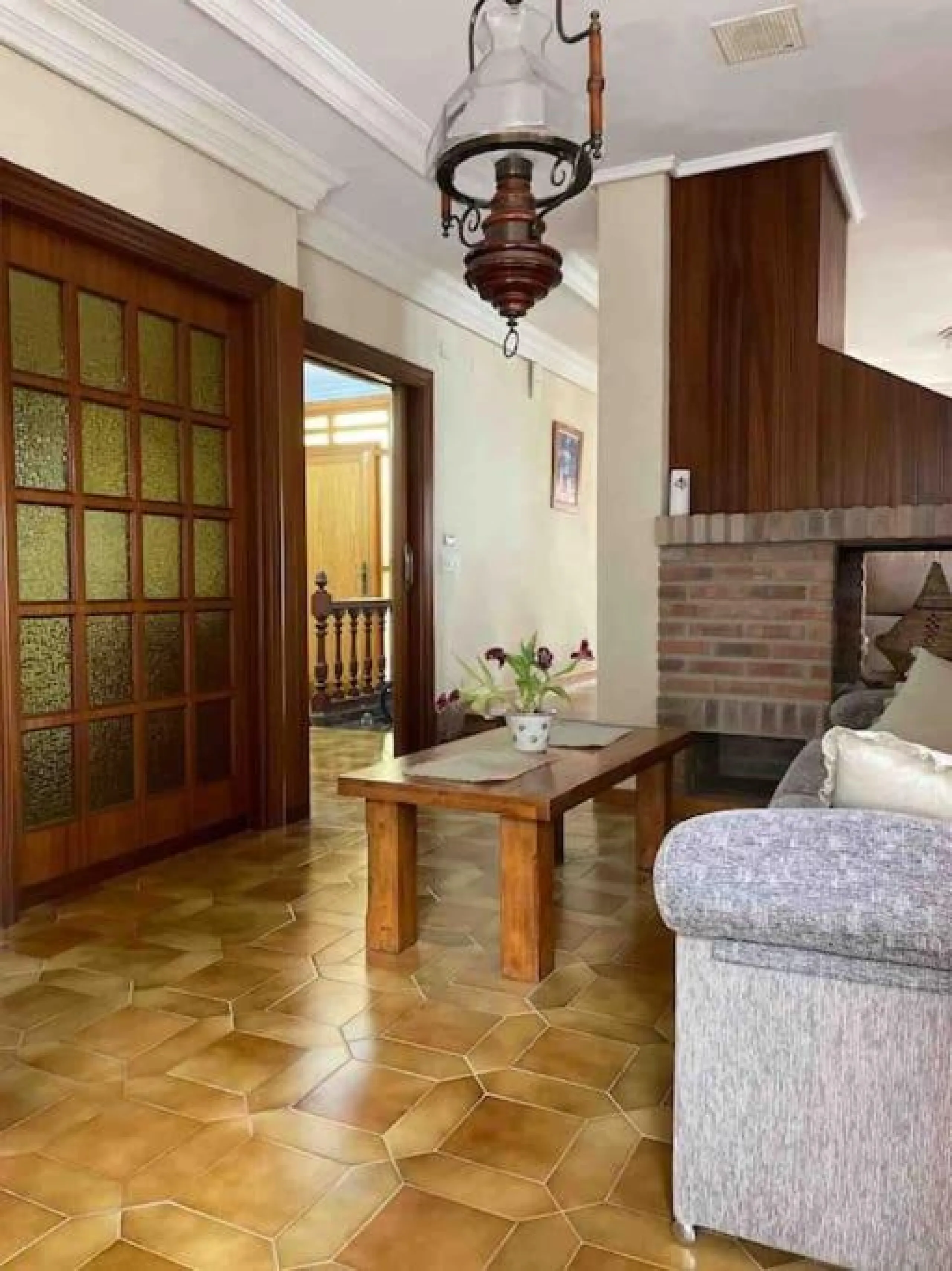 VILLA EN ORIHUELA COSTA A 500 METROS DE LA PLAYA. 4 DORM. 3 BAÑOS. PARCELA 1.145M2.