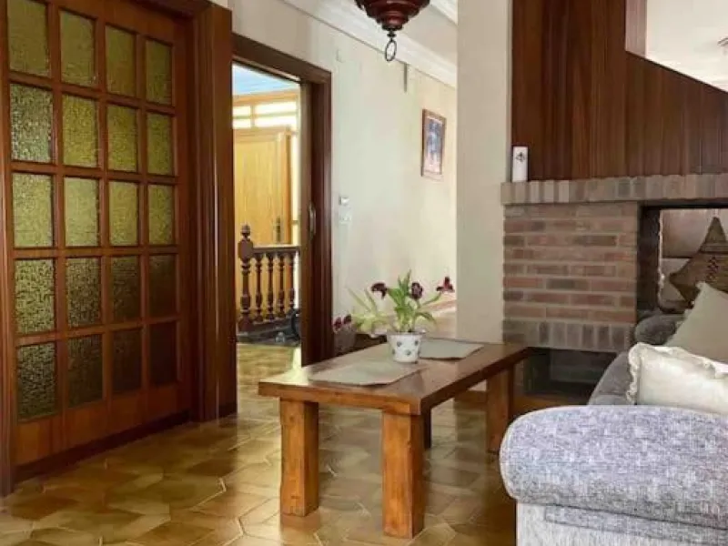 VILLA EN ORIHUELA COSTA A 500 METROS DE LA PLAYA. 4 DORM. 3 BAÑOS. PARCELA 1.145M2.