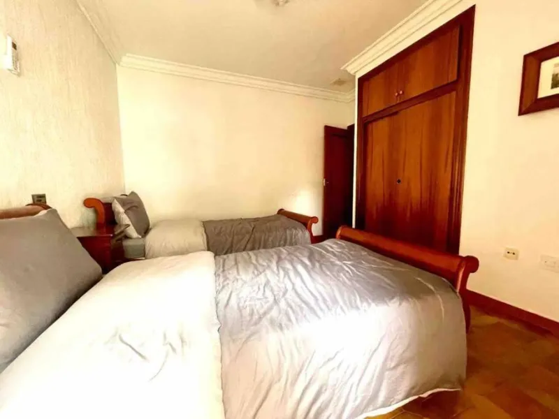 VILLA EN ORIHUELA COSTA A 500 METROS DE LA PLAYA. 4 DORM. 3 BAÑOS. PARCELA 1.145M2.