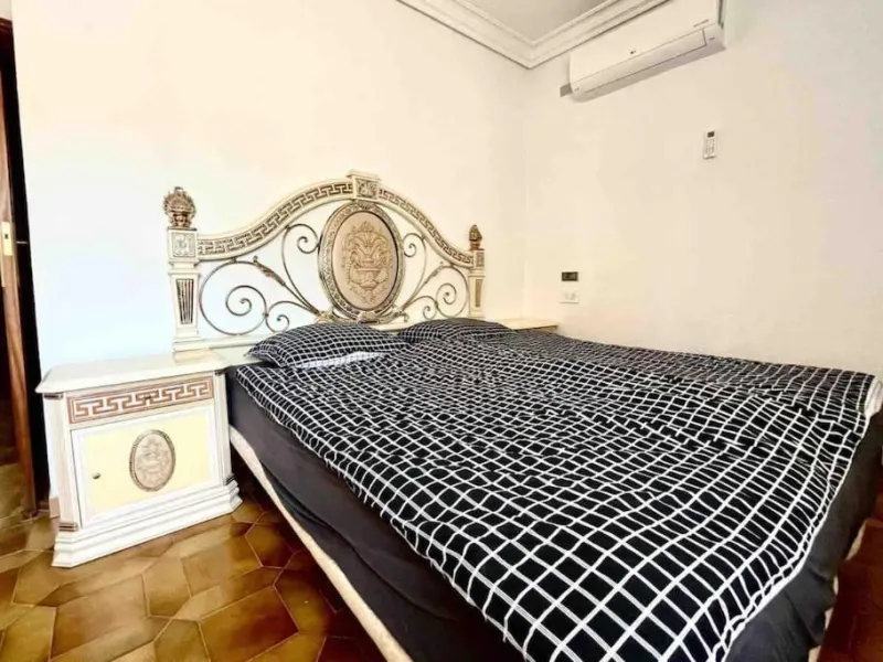 VILLA EN ORIHUELA COSTA A 500 METROS DE LA PLAYA. 4 DORM. 3 BAÑOS. PARCELA 1.145M2.