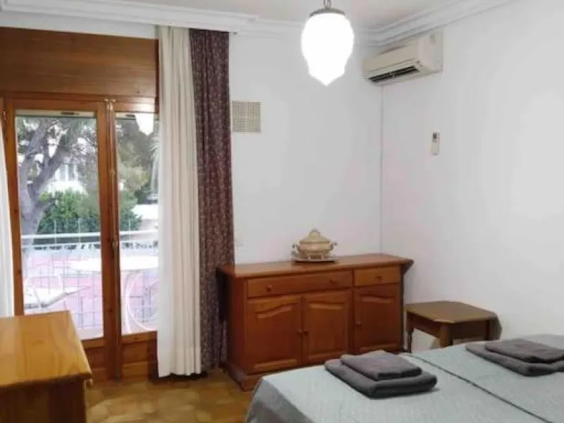 VILLA EN ORIHUELA COSTA A 500 METROS DE LA PLAYA. 4 DORM. 3 BAÑOS. PARCELA 1.145M2.