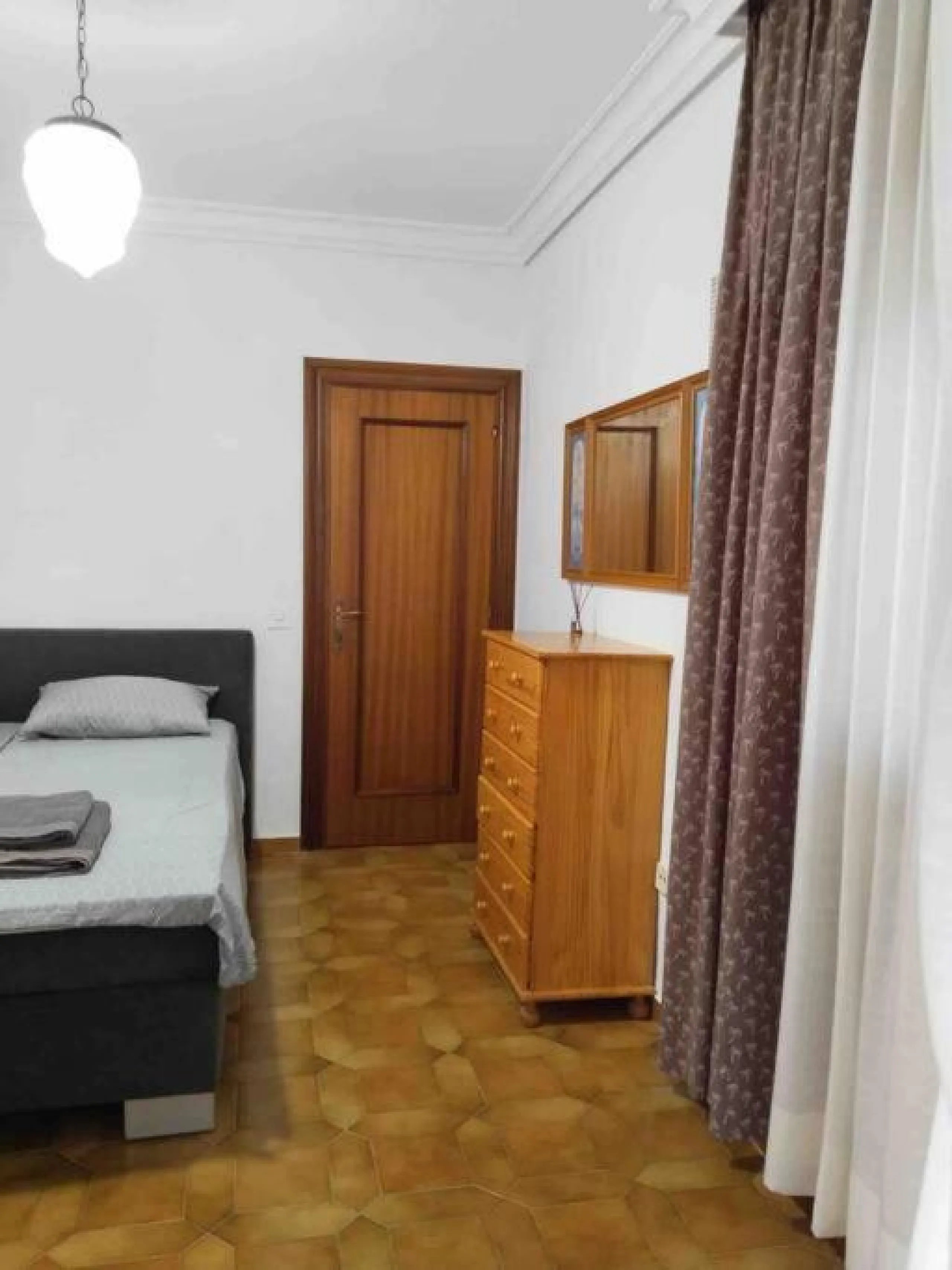 VILLA EN ORIHUELA COSTA A 500 METROS DE LA PLAYA. 4 DORM. 3 BAÑOS. PARCELA 1.145M2.