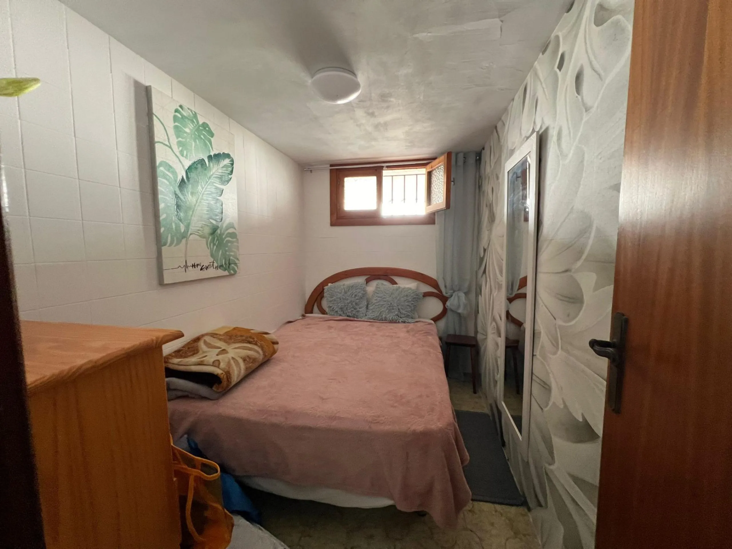 VILLA EN ORIHUELA COSTA A 500 METROS DE LA PLAYA. 4 DORM. 3 BAÑOS. PARCELA 1.145M2.
