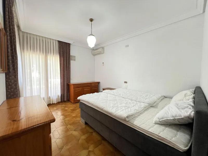 VILLA EN ORIHUELA COSTA A 500 METROS DE LA PLAYA. 4 DORM. 3 BAÑOS. PARCELA 1.145M2.
