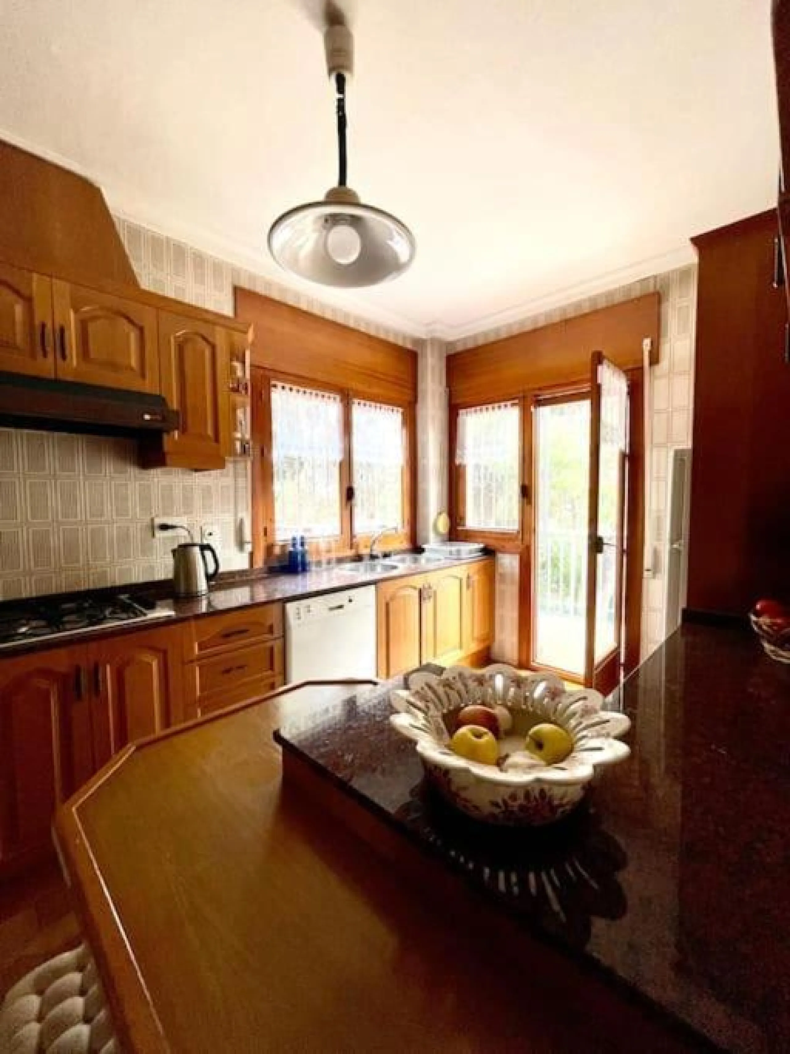 VILLA EN ORIHUELA COSTA A 500 METROS DE LA PLAYA. 4 DORM. 3 BAÑOS. PARCELA 1.145M2.