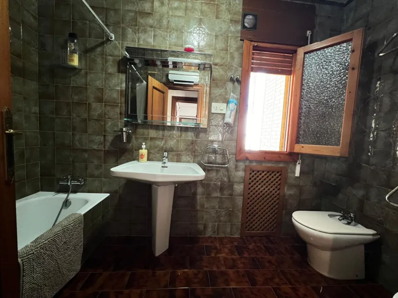 VILLA EN ORIHUELA COSTA A 500 METROS DE LA PLAYA. 4 DORM. 3 BAÑOS. PARCELA 1.145M2.