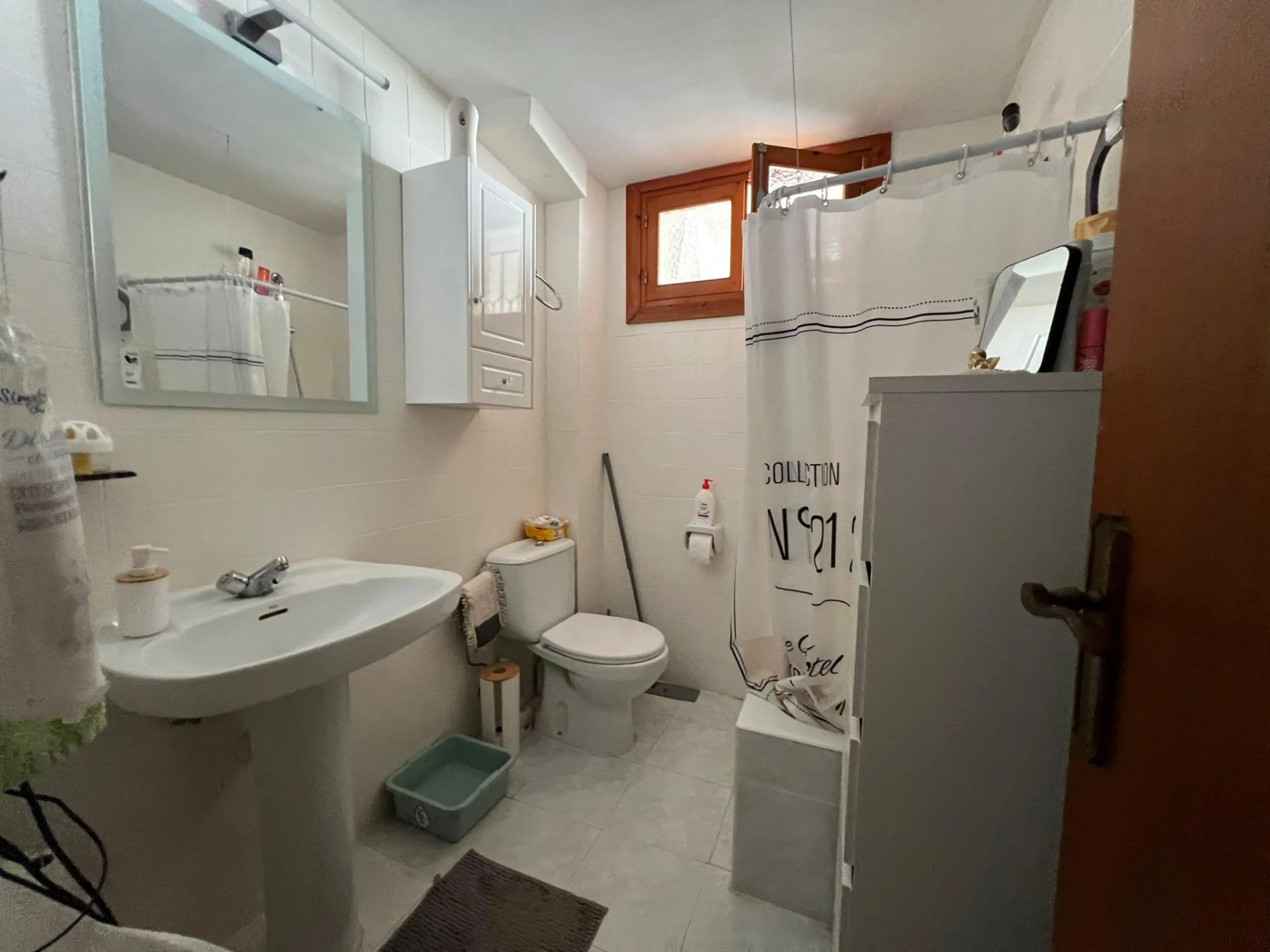 VILLA EN ORIHUELA COSTA A 500 METROS DE LA PLAYA. 4 DORM. 3 BAÑOS. PARCELA 1.145M2.