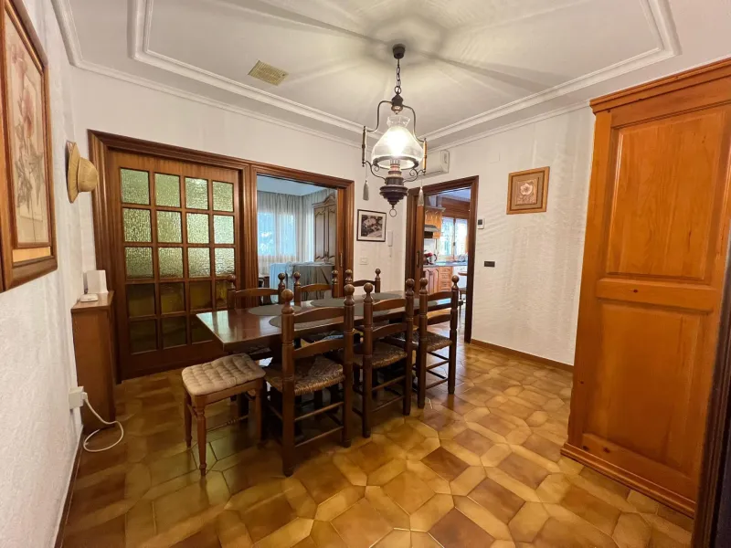 VILLA EN ORIHUELA COSTA A 500 METROS DE LA PLAYA. 4 DORM. 3 BAÑOS. PARCELA 1.145M2.