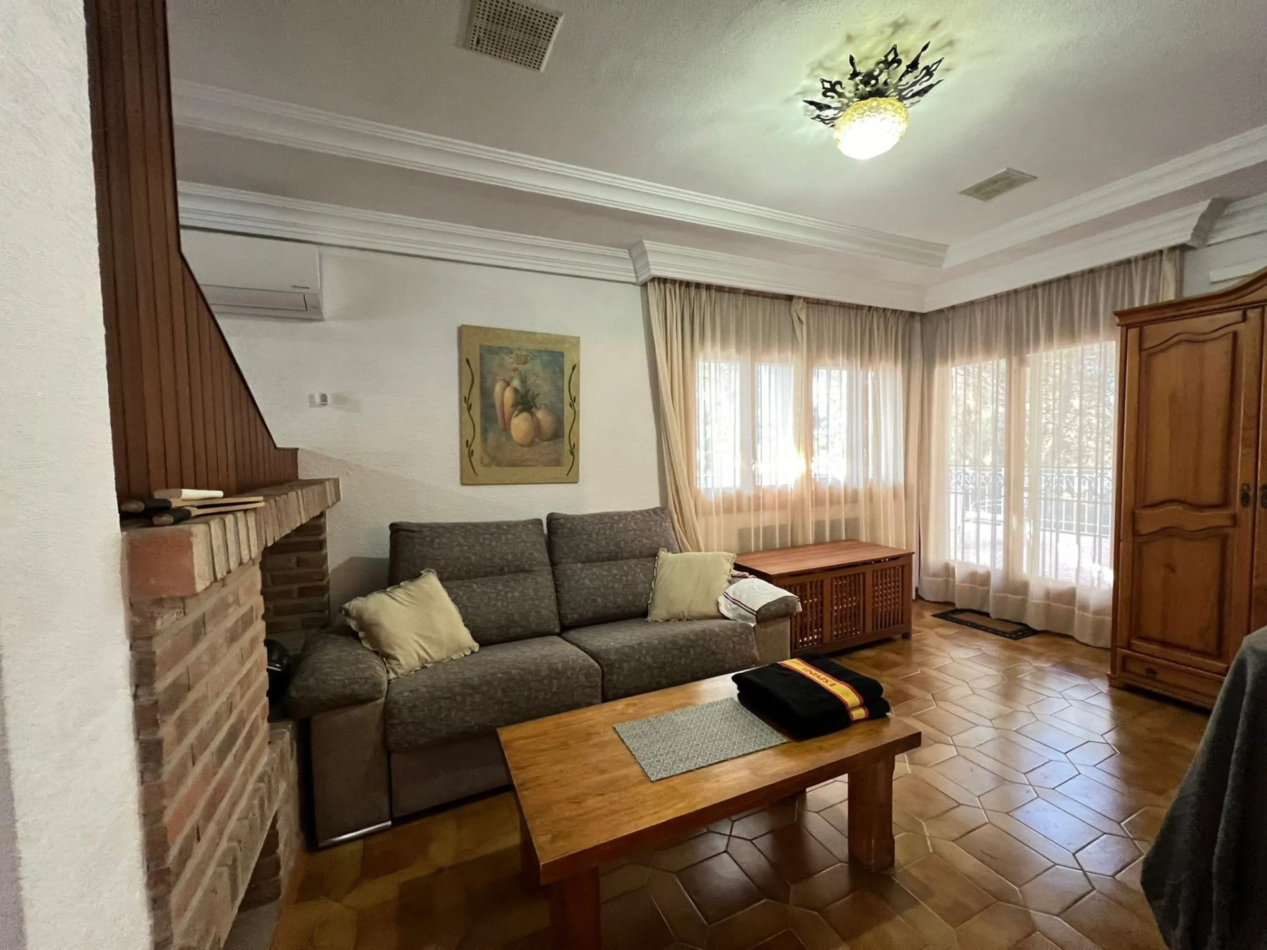 VILLA EN ORIHUELA COSTA A 500 METROS DE LA PLAYA. 4 DORM. 3 BAÑOS. PARCELA 1.145M2.