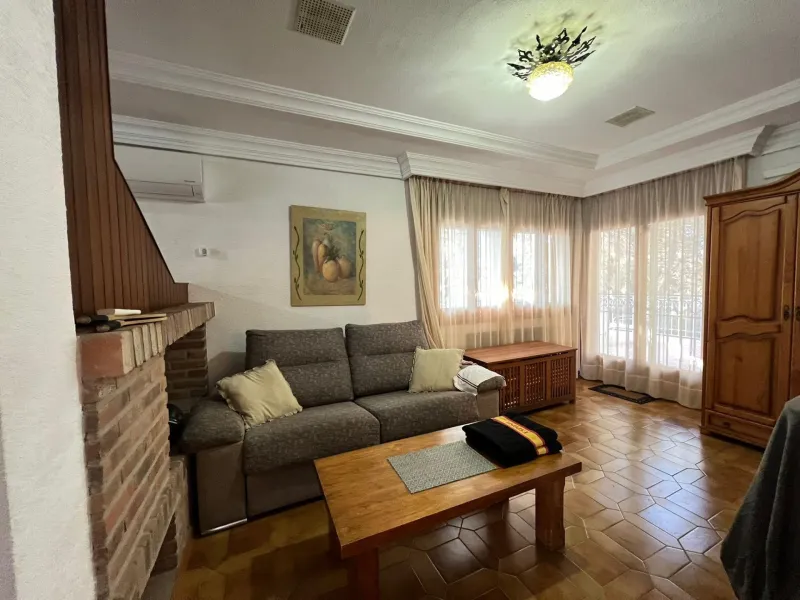 VILLA EN ORIHUELA COSTA A 500 METROS DE LA PLAYA. 4 DORM. 3 BAÑOS. PARCELA 1.145M2.