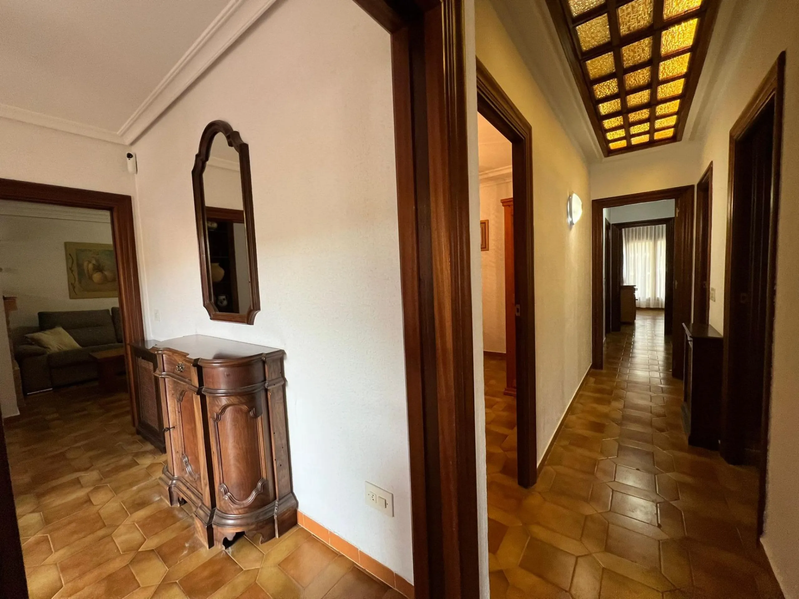 VILLA EN ORIHUELA COSTA A 500 METROS DE LA PLAYA. 4 DORM. 3 BAÑOS. PARCELA 1.145M2.