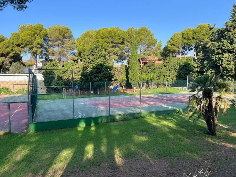 VILLA EN ORIHUELA COSTA A 500 METROS DE LA PLAYA. 4 DORM. 3 BAÑOS. PARCELA 1.145M2.