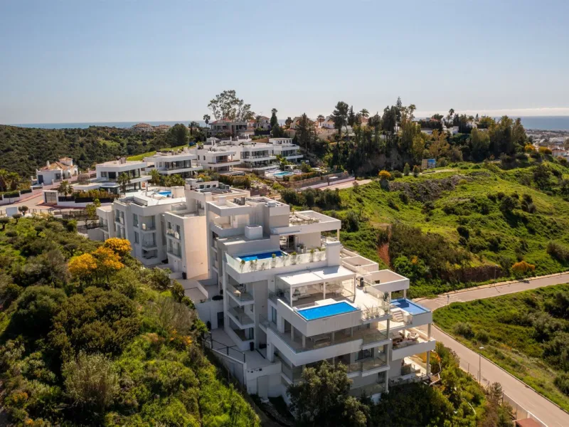 Südlich ausgerichtetes Penthouse mit privatem Pool zu verkaufen