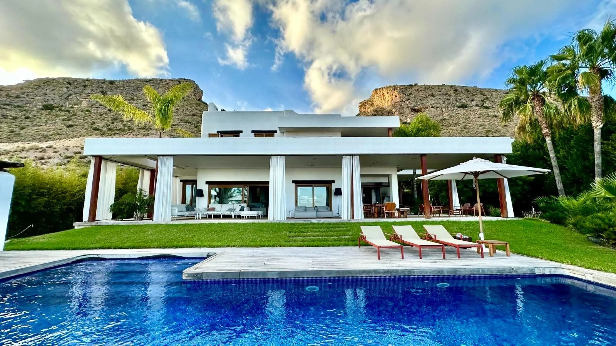 Extraordinary luxury villa with sea views