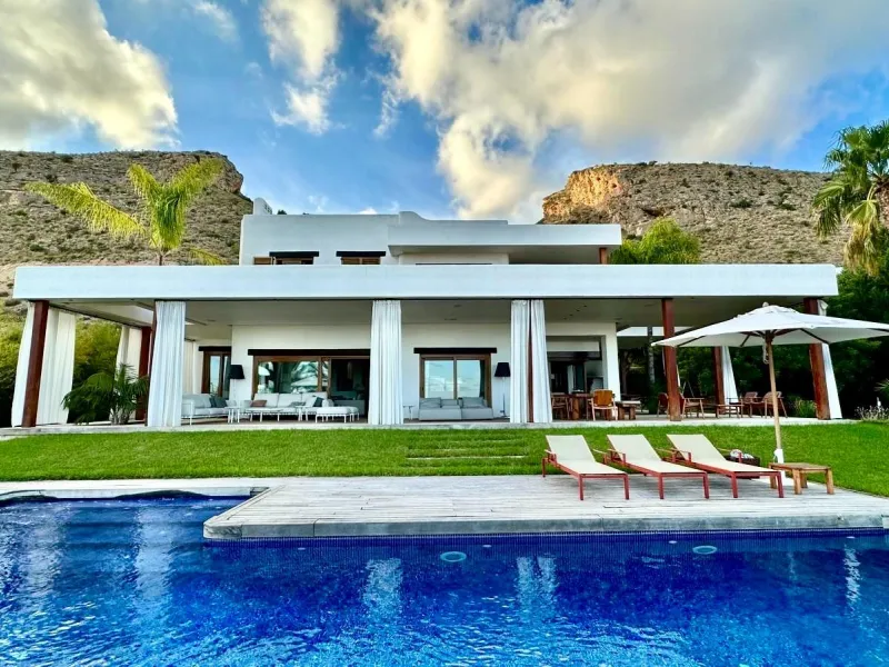 Extraordinary luxury villa with sea views