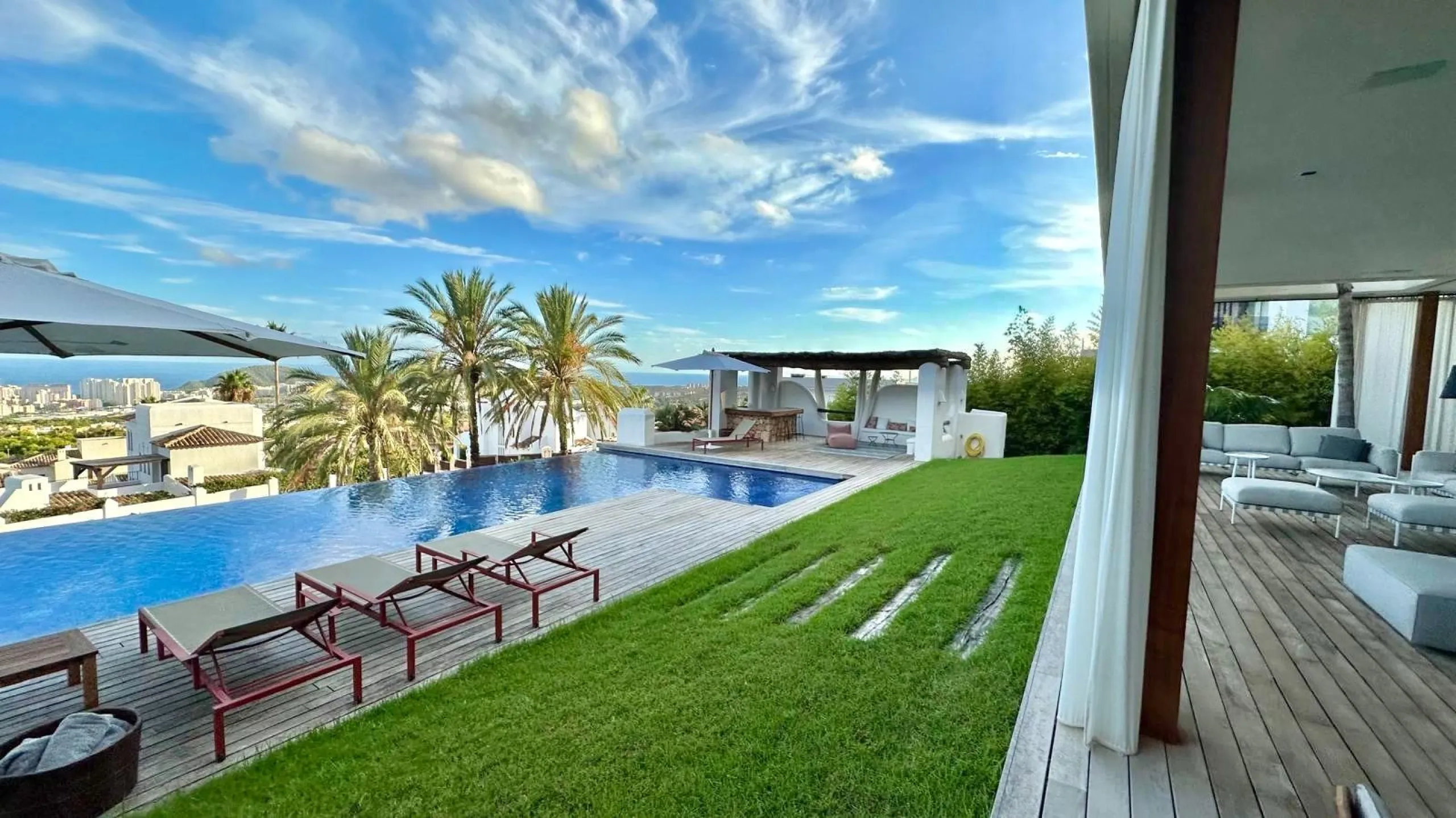 Extraordinary luxury villa with sea views