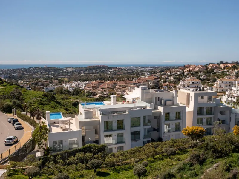 Südlich ausgerichtetes Penthouse mit privatem Pool zu verkaufen