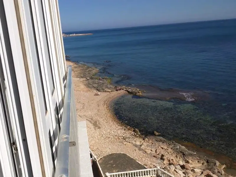 АПАРТАМЕНТЫ С ПРЯМЫМ И БОКОВЫМ ВИДОМ НА МОРЕ. 4 СПАЛЬНИ. 2 ВАННЫЕ КОМНАТЫ. ГАРАЖ+КЛАДОВКА