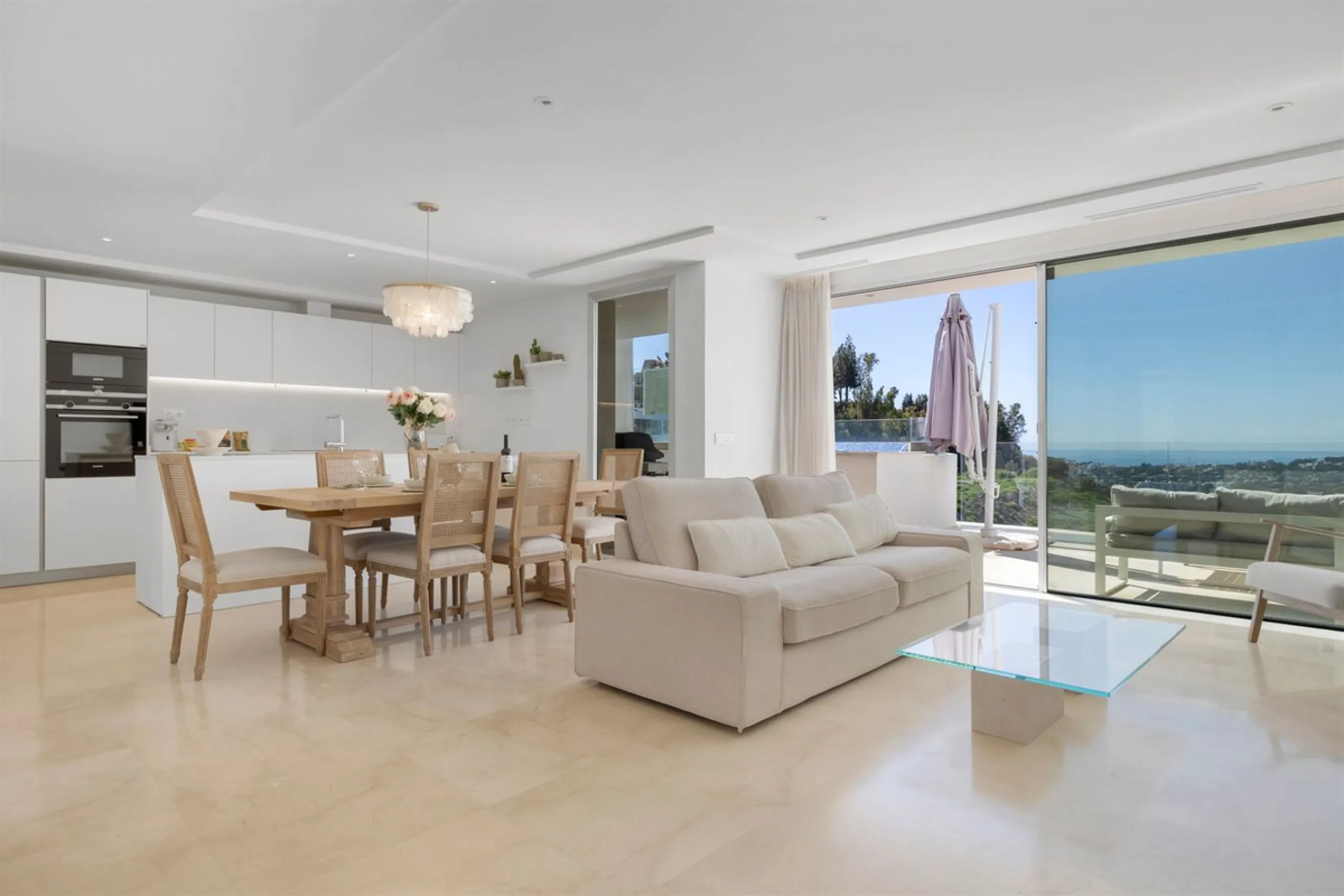 Südlich ausgerichtetes Penthouse mit privatem Pool zu verkaufen