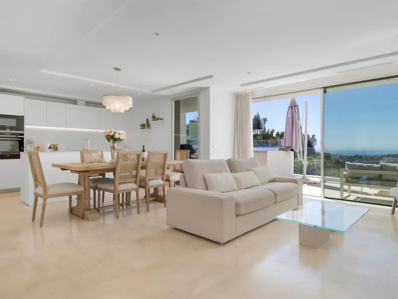 Südlich ausgerichtetes Penthouse mit privatem Pool zu verkaufen