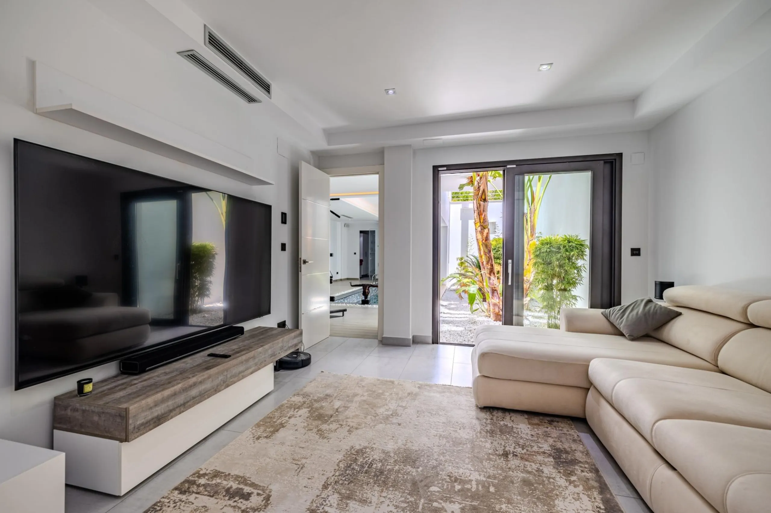 Luxury Villa in Les Cansalades, Jávea – Exquisite Coastal Retreat