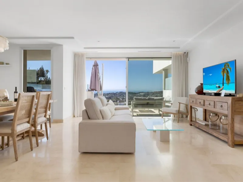 Südlich ausgerichtetes Penthouse mit privatem Pool zu verkaufen
