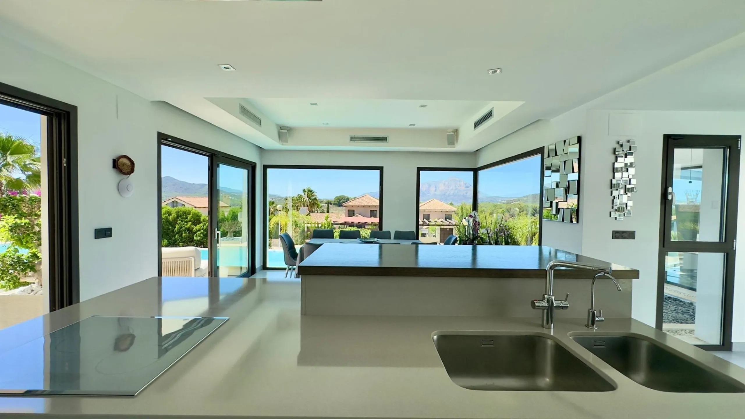 Luxury Villa in Les Cansalades, Jávea – Exquisite Coastal Retreat