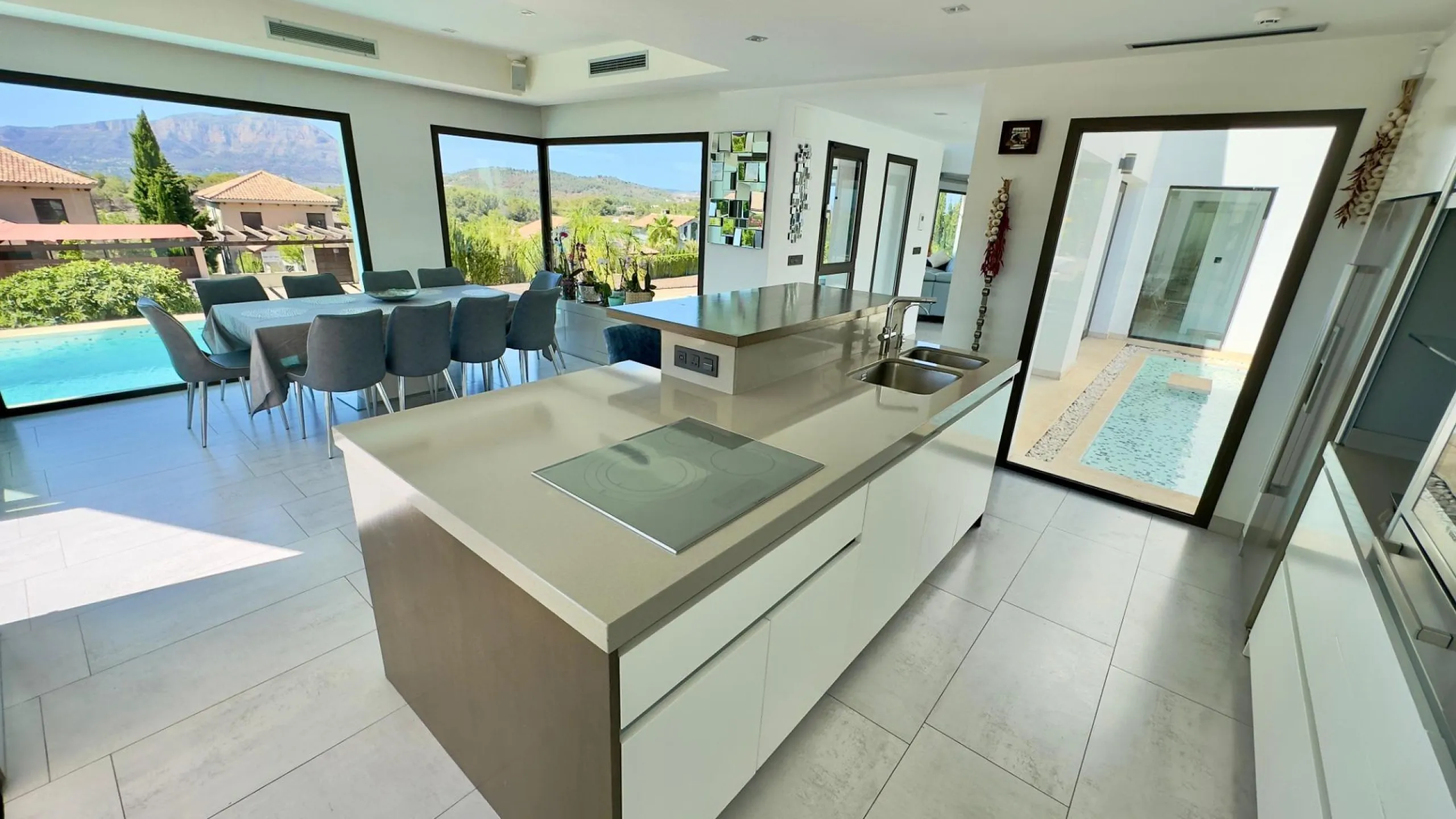 Luxury Villa in Les Cansalades, Jávea – Exquisite Coastal Retreat