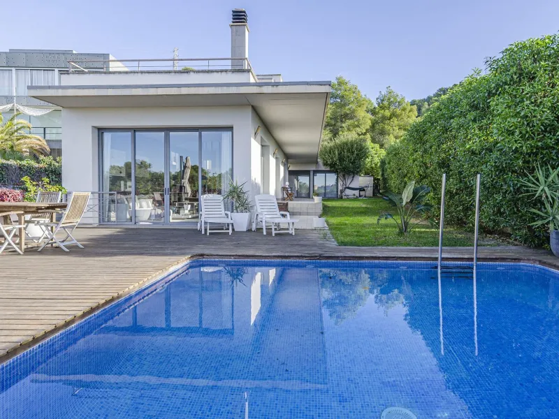 Spectacular Modern House with Pool and Sea Views in Levantina, Sitges