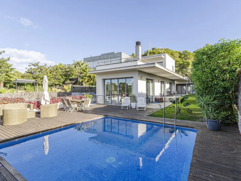 Spectacular Modern House with Pool and Sea Views in Levantina, Sitges