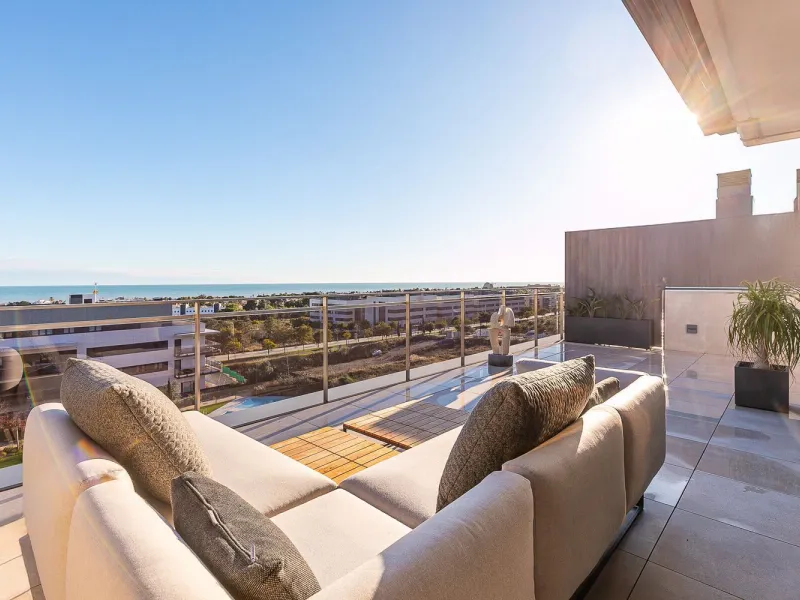 Exclusivo ático con vistas panorámicas al mar y a la montaña en La Plana, Sitges