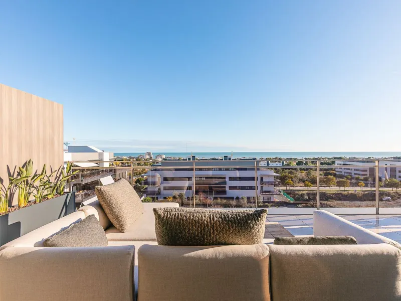 Exclusivo ático con vistas panorámicas al mar y a la montaña en La Plana, Sitges