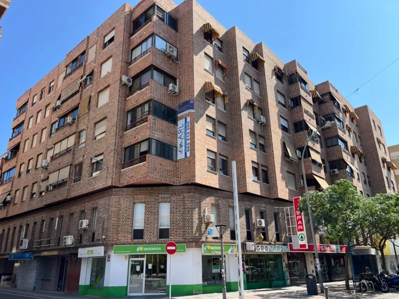 Plaza de aparcamiento subterránea en zona Padre Esplá