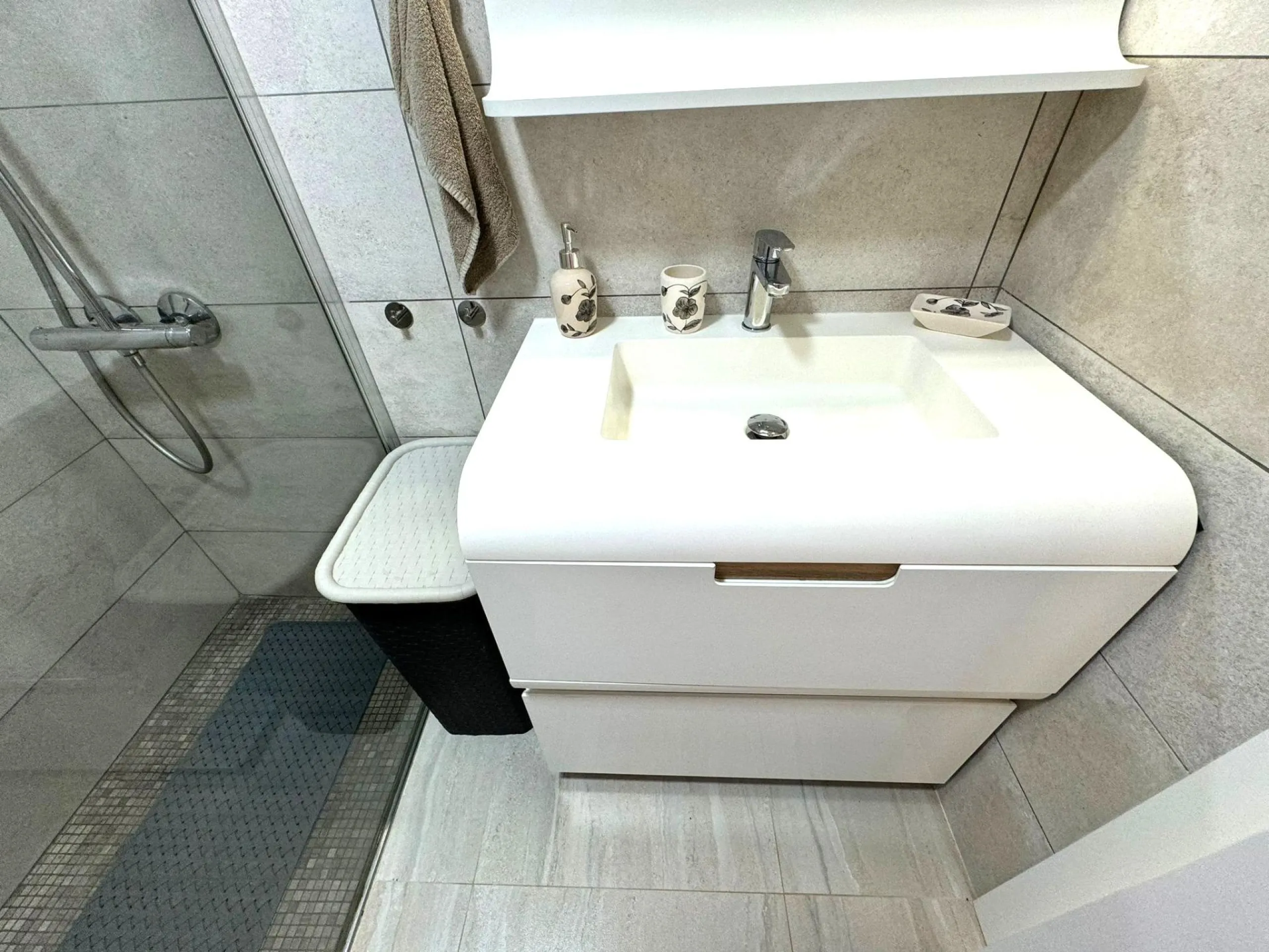 Ático en primera Linea! Reformado en La Torre de la Horadada: ¡Tu Refugio Ideal a Metros del Mar!