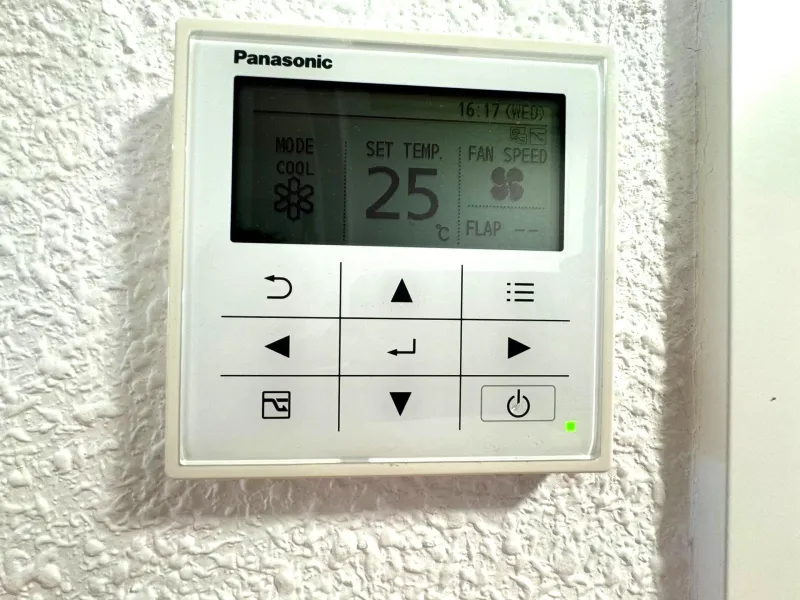 Ático en primera Linea! Reformado en La Torre de la Horadada: ¡Tu Refugio Ideal a Metros del Mar!