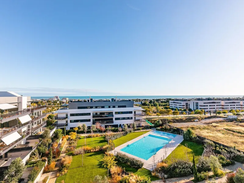 Exclusivo ático con vistas panorámicas al mar y a la montaña en La Plana, Sitges