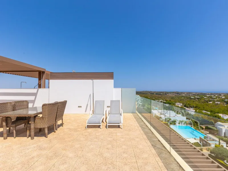 LAS COLINAS. ATICO CON SOLARIUM ENORME PRIVADO. 2 DORM. 2BAÑOS. GARAJE+TRASTERO.