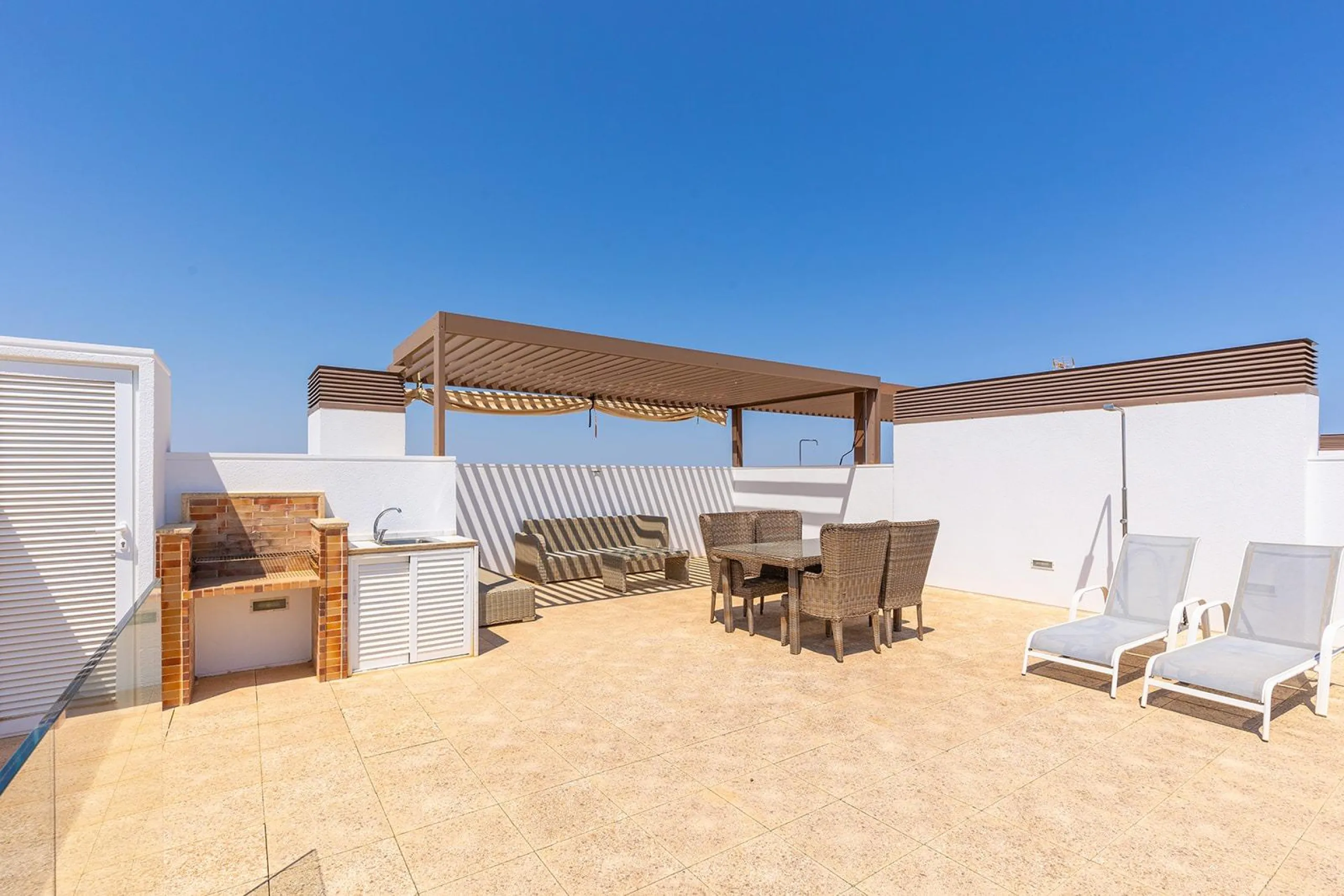 LAS COLINAS. ATICO CON SOLARIUM ENORME PRIVADO. 2 DORM. 2BAÑOS. GARAJE+TRASTERO.