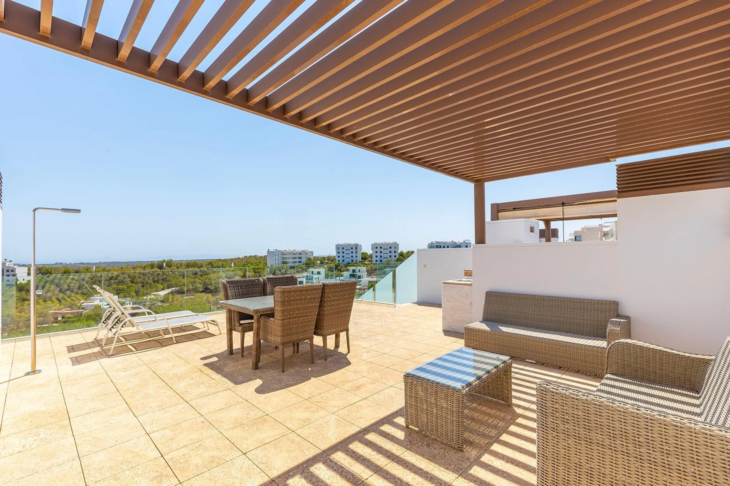 LAS COLINAS. ATICO CON SOLARIUM ENORME PRIVADO. 2 DORM. 2BAÑOS. GARAJE+TRASTERO.