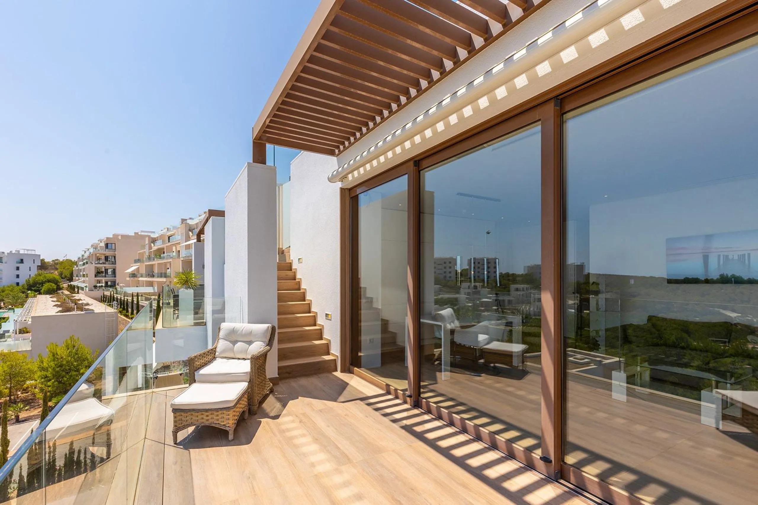 LAS COLINAS. ATICO CON SOLARIUM ENORME PRIVADO. 2 DORM. 2BAÑOS. GARAJE+TRASTERO.
