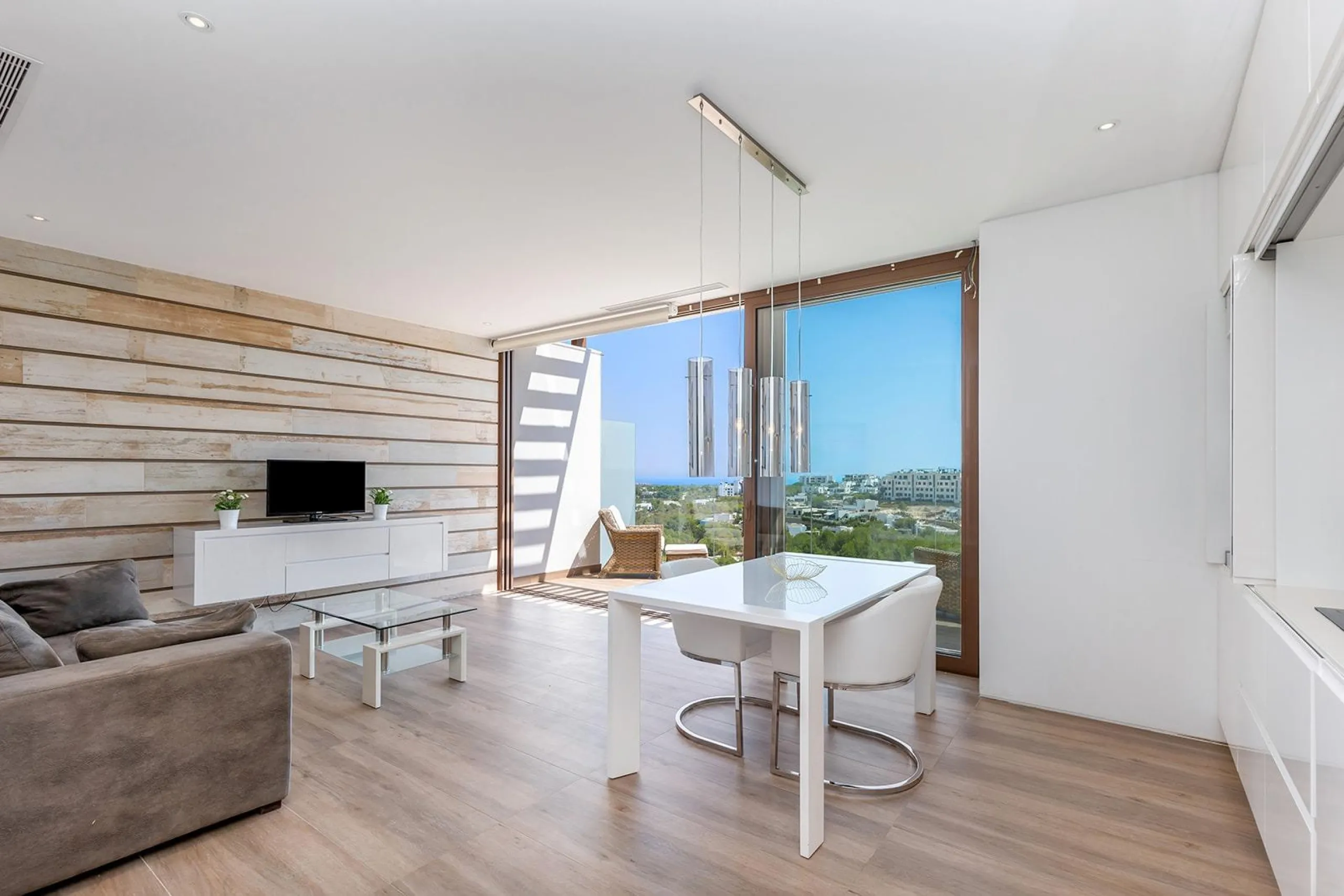 LAS COLINAS. ATICO CON SOLARIUM ENORME PRIVADO. 2 DORM. 2BAÑOS. GARAJE+TRASTERO.