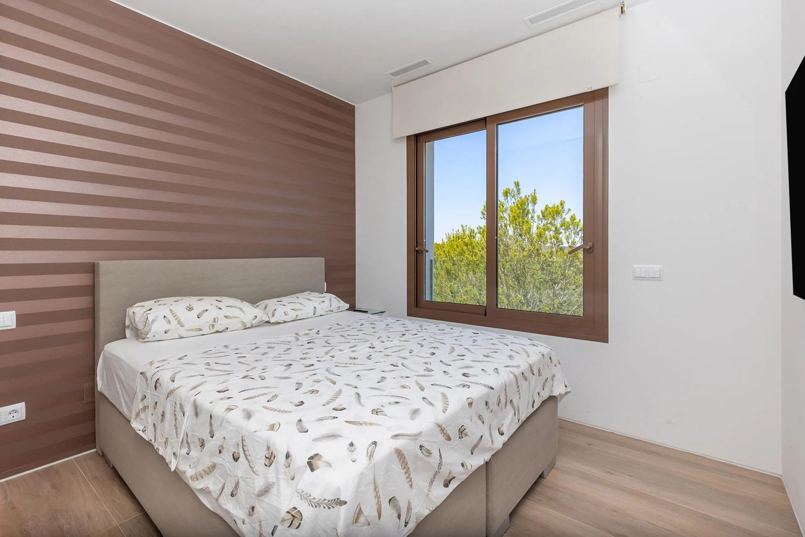 LAS COLINAS. ATICO CON SOLARIUM ENORME PRIVADO. 2 DORM. 2BAÑOS. GARAJE+TRASTERO.