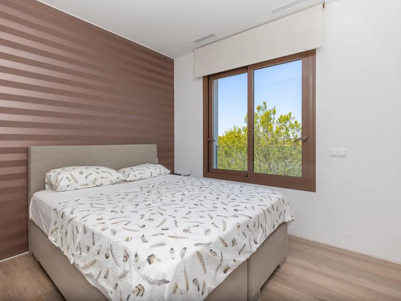 LAS COLINAS. ATICO CON SOLARIUM ENORME PRIVADO. 2 DORM. 2BAÑOS. GARAJE+TRASTERO.