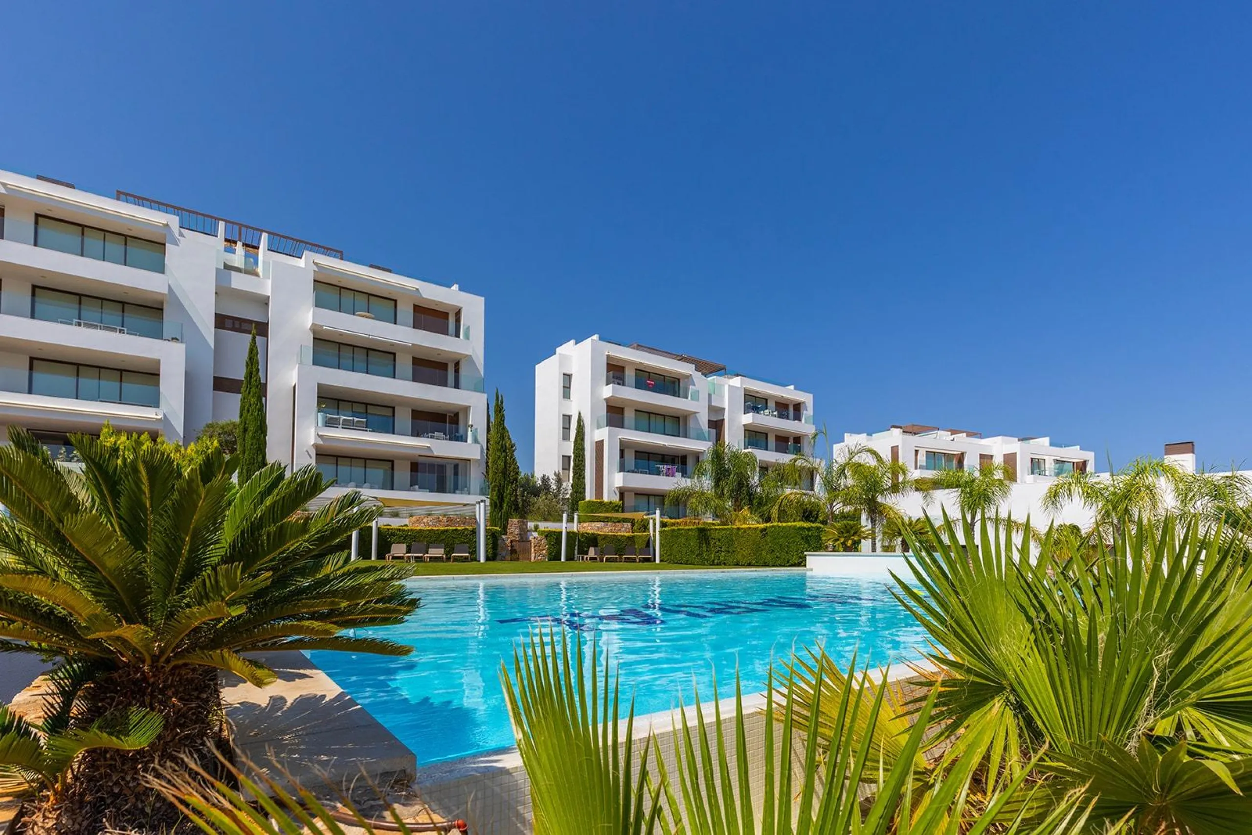 LAS COLINAS. ATICO CON SOLARIUM ENORME PRIVADO. 2 DORM. 2BAÑOS. GARAJE+TRASTERO.