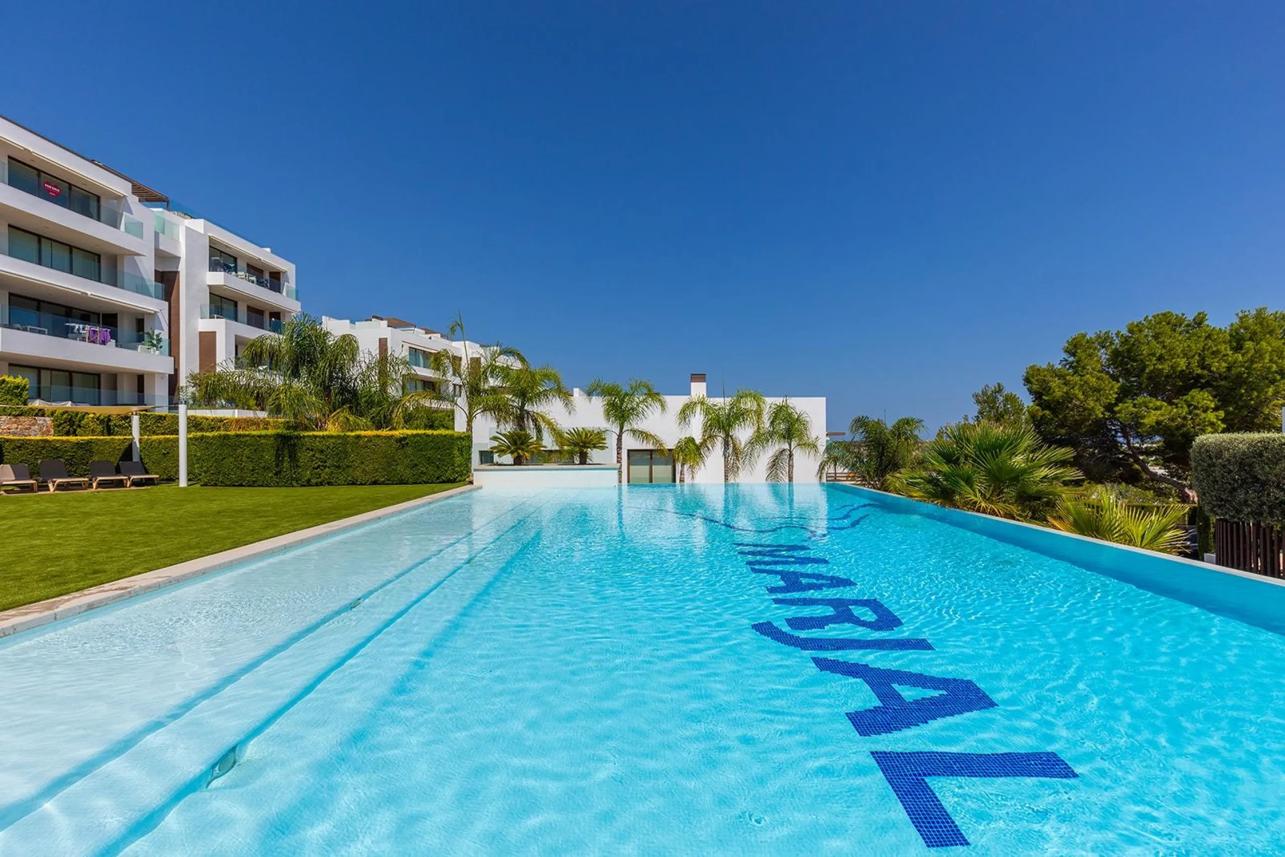 LAS COLINAS. ATICO CON SOLARIUM ENORME PRIVADO. 2 DORM. 2BAÑOS. GARAJE+TRASTERO.
